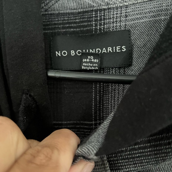 Hooded flannel - Picture 2 of 2